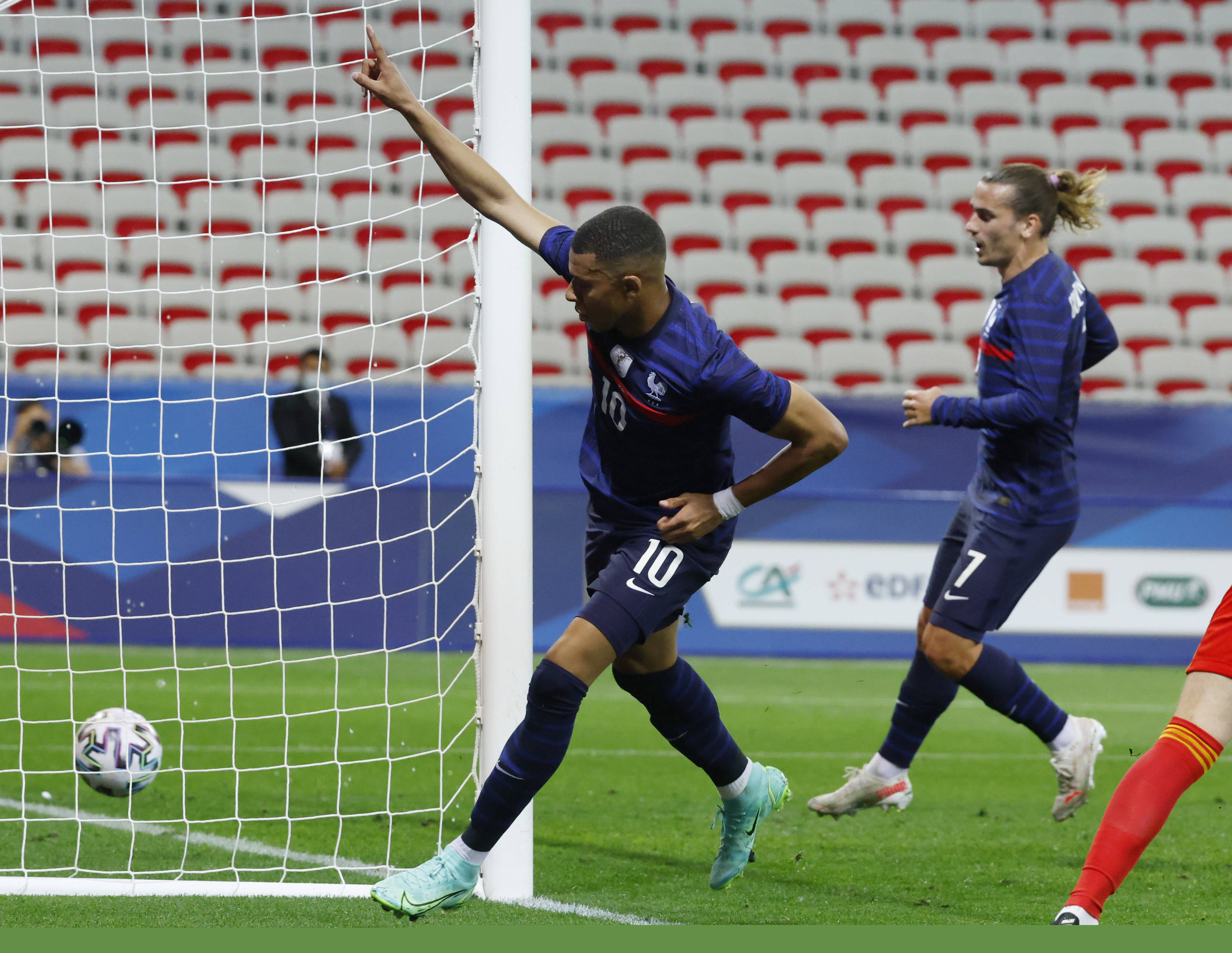 美记：公牛12号新秀埃森格将接受肩部手术，赛季报销