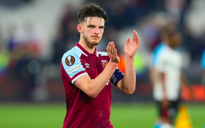 胡尔克完成职业生涯500球里程碑，球迷打出巨型TIFO致敬